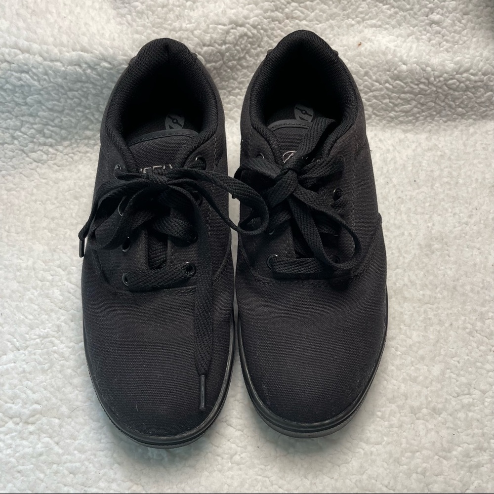 NWOT HEELY’S SIZE YOUTH 6, SOLID BLACK